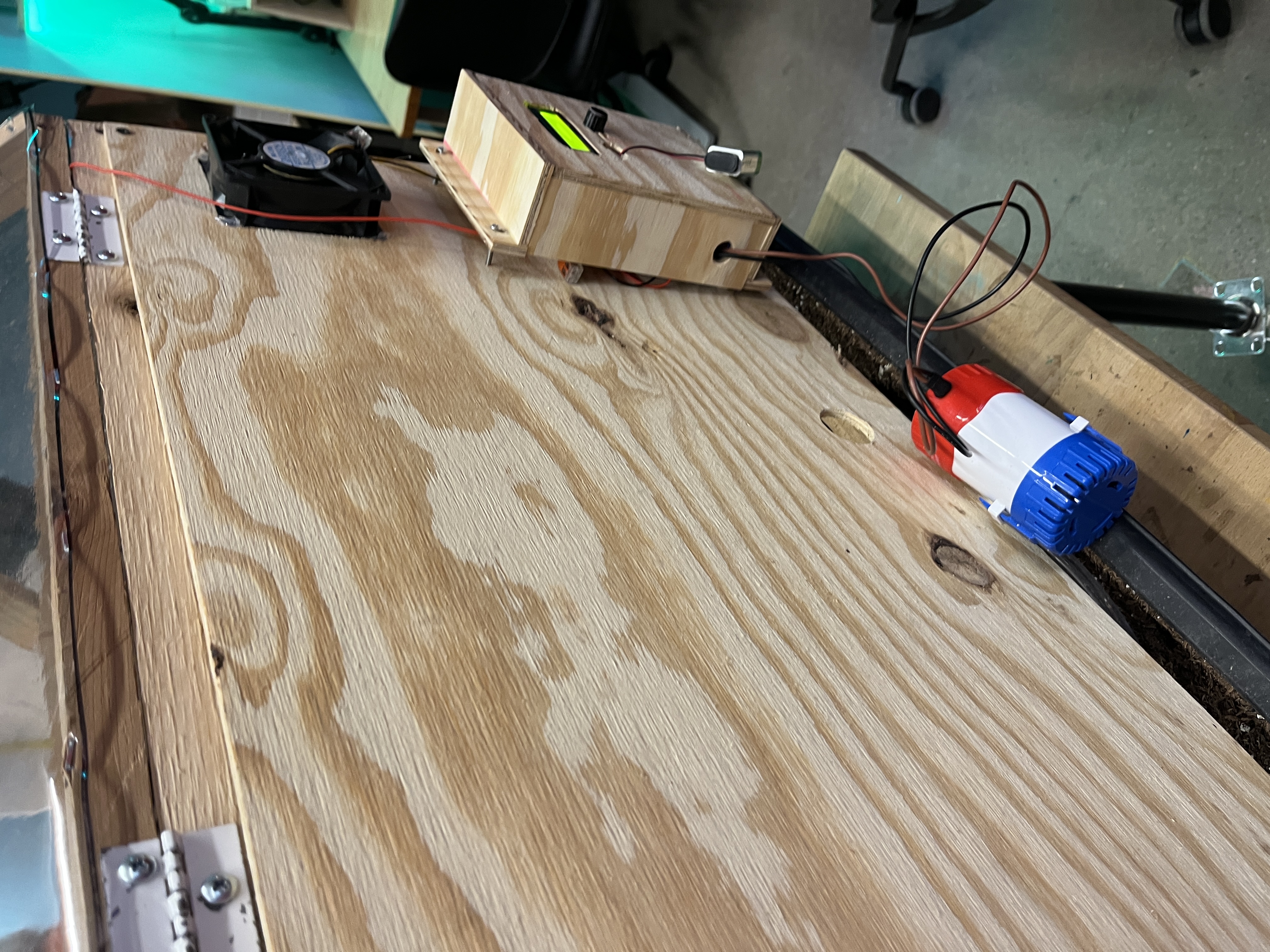 Back panel: pump and control box